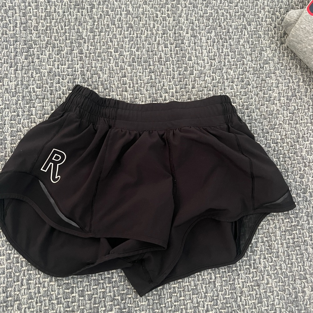 Lululemon shorty hot shorts size 6